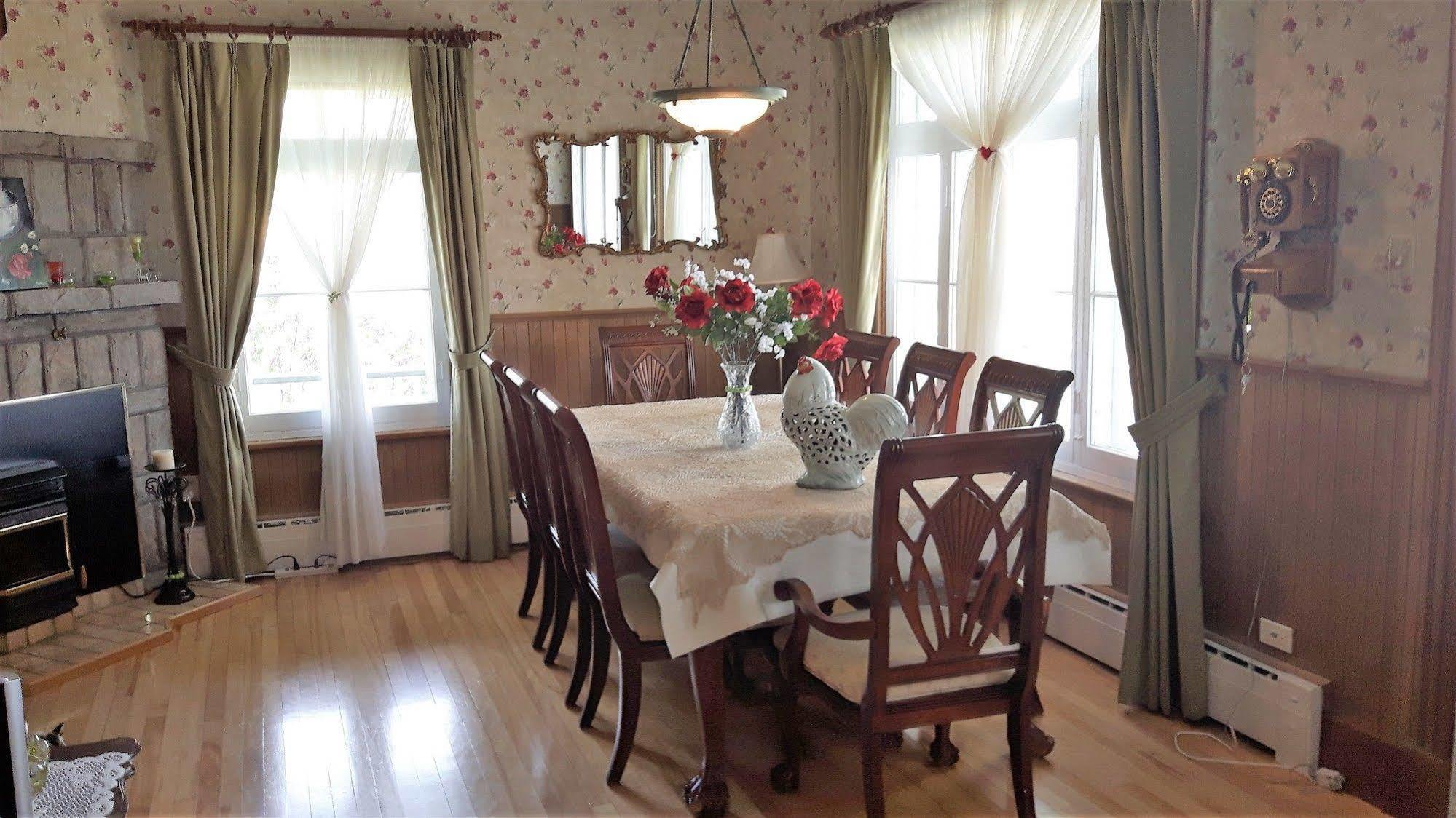 Auberge Gite Maison Des Lilas 라말베 외부 사진